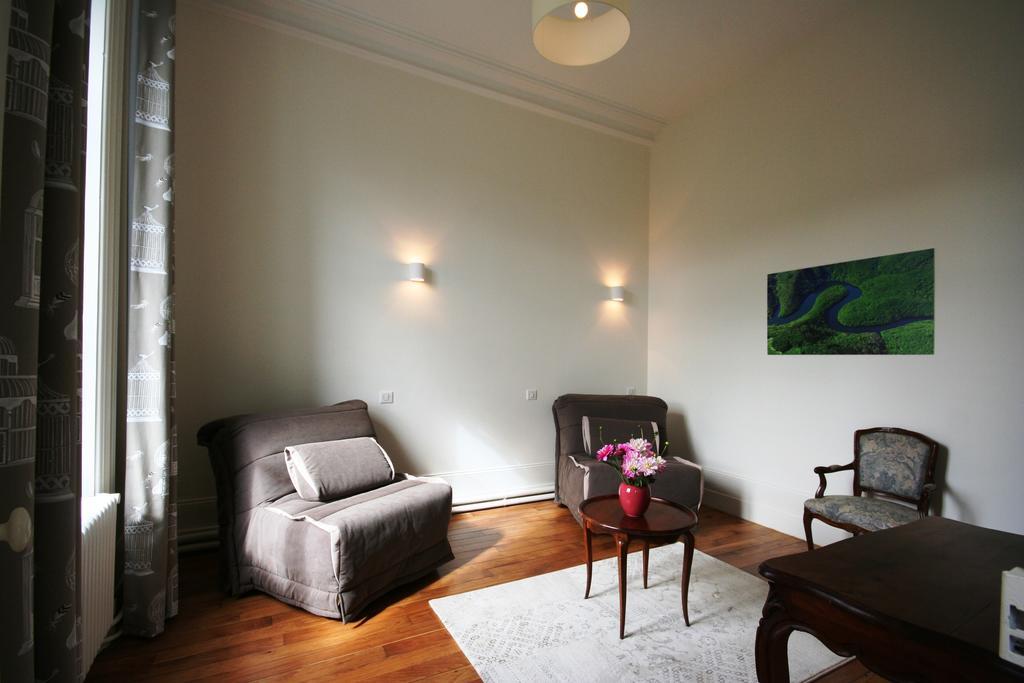 Le Clos Des Noyers Combronde Zimmer foto