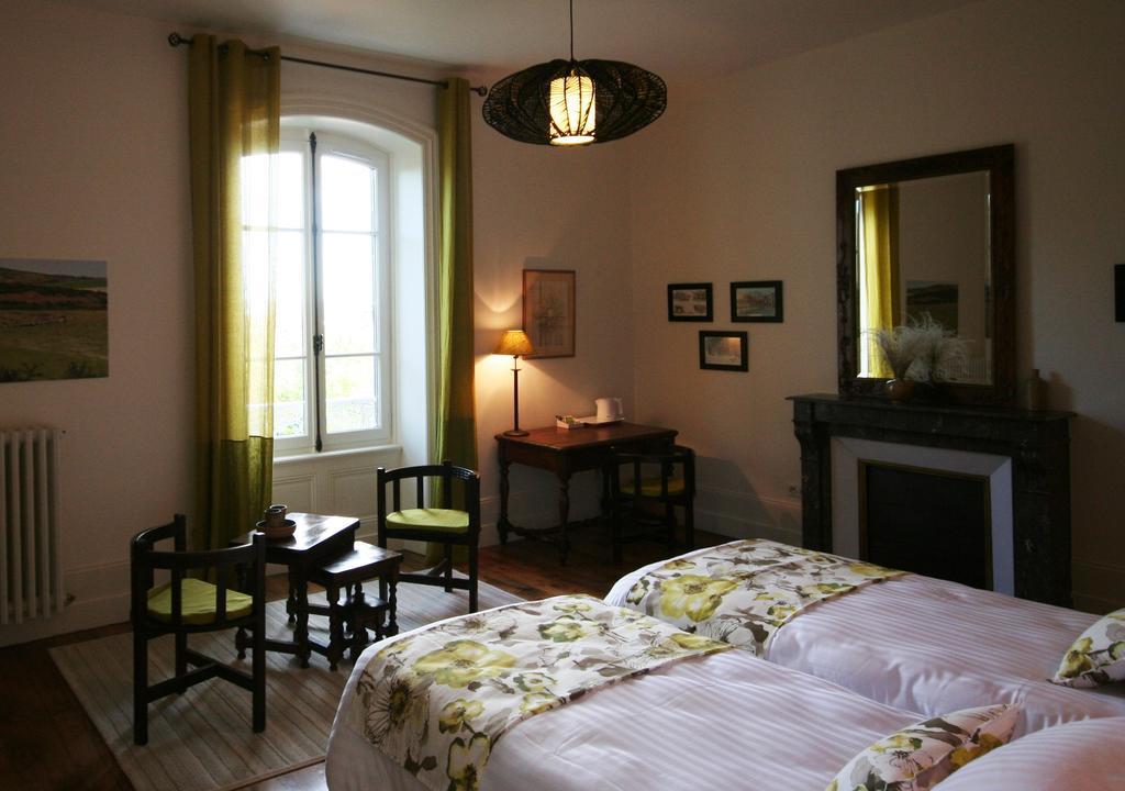Le Clos Des Noyers Combronde Zimmer foto