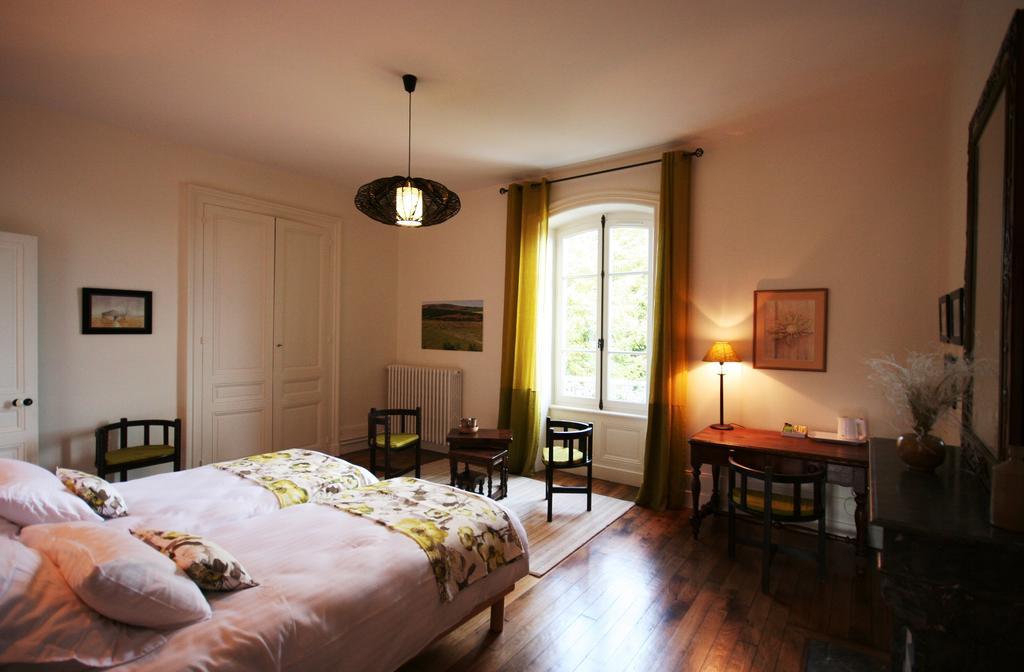 Le Clos Des Noyers Combronde Zimmer foto